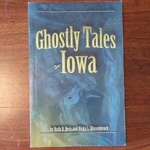 Paperback Ghostly Tales Of Iowa